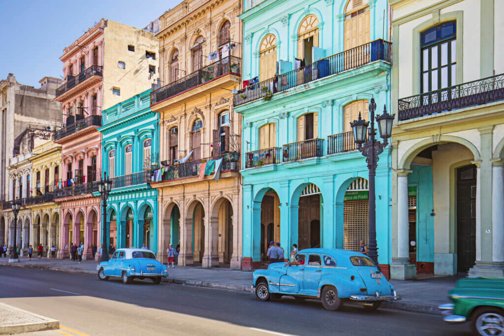Kuba Stadt mit bunten Gebäuden