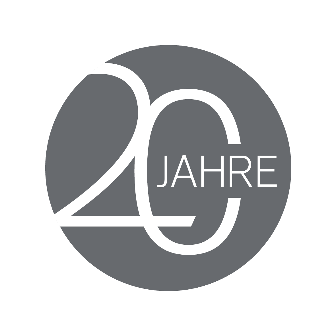 Ein grauer Kreis mit einer großen weißen Zahl 20 und dem Wort JAHRE in der Mitte, das auf das 20-jährige Bestehen von DERTOUR Deluxe hinweist.
