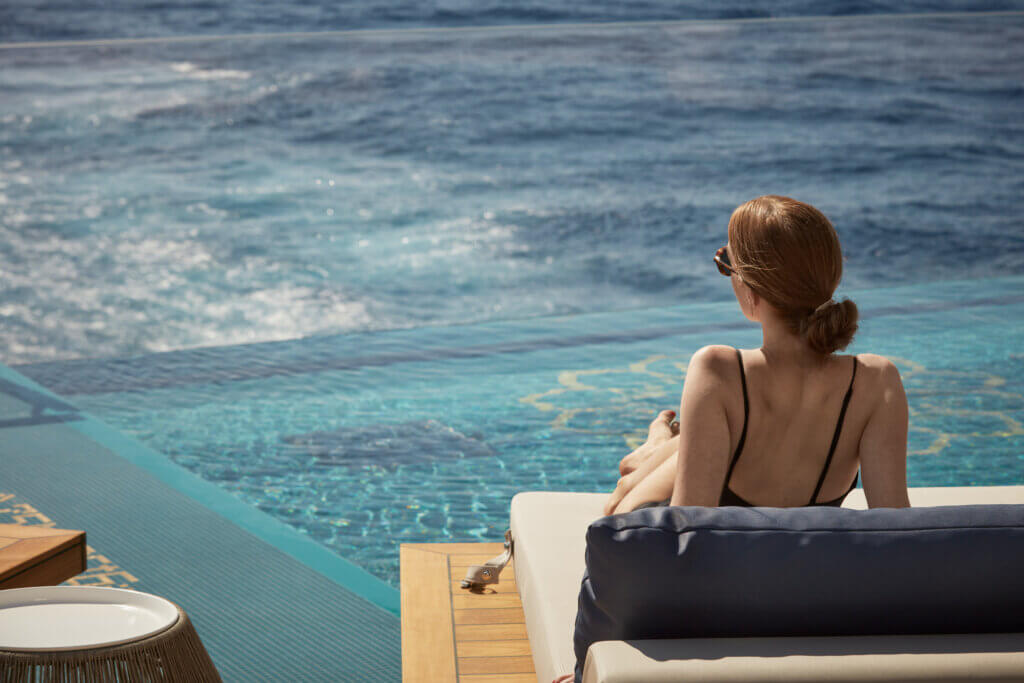 MSC Group Frau am Pool