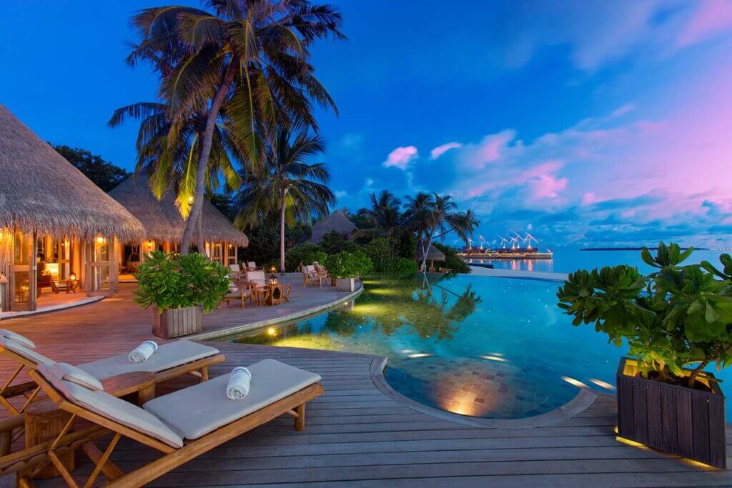 Milaidhoo Island maldives - Compass Pool Bar