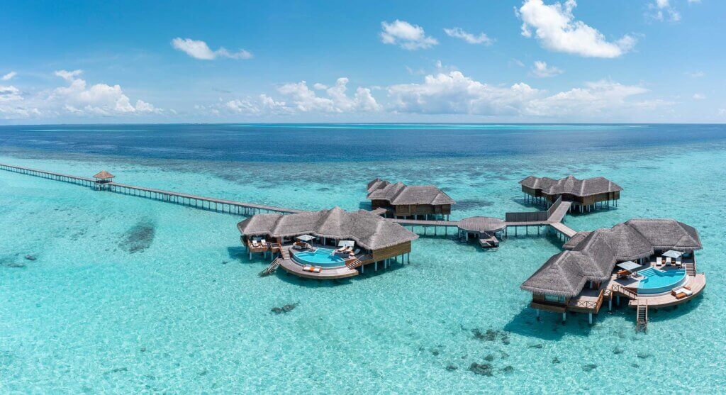 Huvafen Fushi - Moderne Over Water Villen auf Stälzen in türkisblauem Wasser