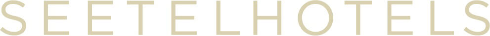 Das Bild zeigt den Text SEETELHOTELS in großen, hellbeigen Buchstaben in Großbuchstaben auf weißem Hintergrund.