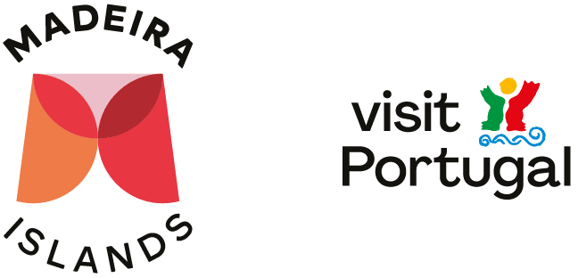 Logos für die Madeira-Inseln und Visit Portugal. Das Madeira-Logo zeigt abstrakte rote und orangefarbene Formen, die ein M bilden. Das Visit Portugal-Logo hat stilisierten Text mit bunten Menschen- und Wellenformen über dem Wort Portugal.
