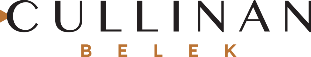 Das Bild zeigt den Text „CULLINAN BELEK“ in Großbuchstaben, wobei „CULLINAN“ schwarz und „BELEK“ braun ist. Das Design enthält auf der linken Seite ein kleines braunes Dreieck.