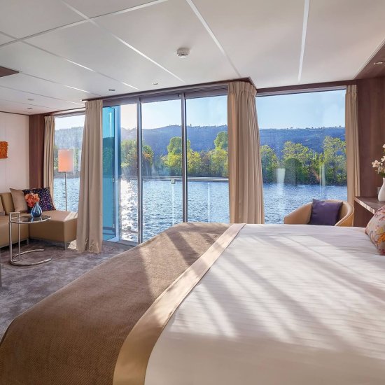 Lueftner Cruises_AMADEUS Provence_Suite-min
