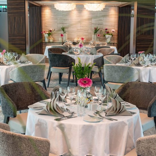Lueftner Cruises_AMADEUS Star_Restaurant 02-min